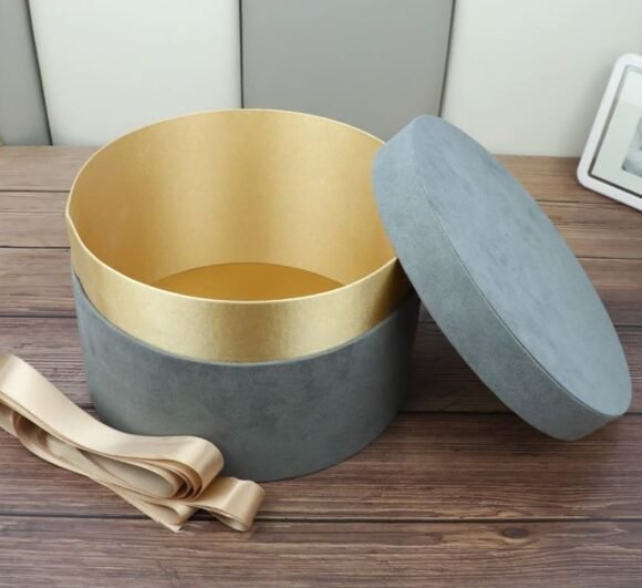 Set of 3 Round Velvet Gift Boxes – Luxury Flower & Gift Packaging - Image 4