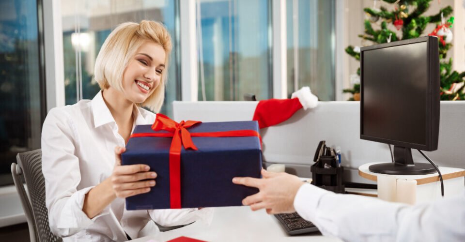 corporate gifts suppliers dubai