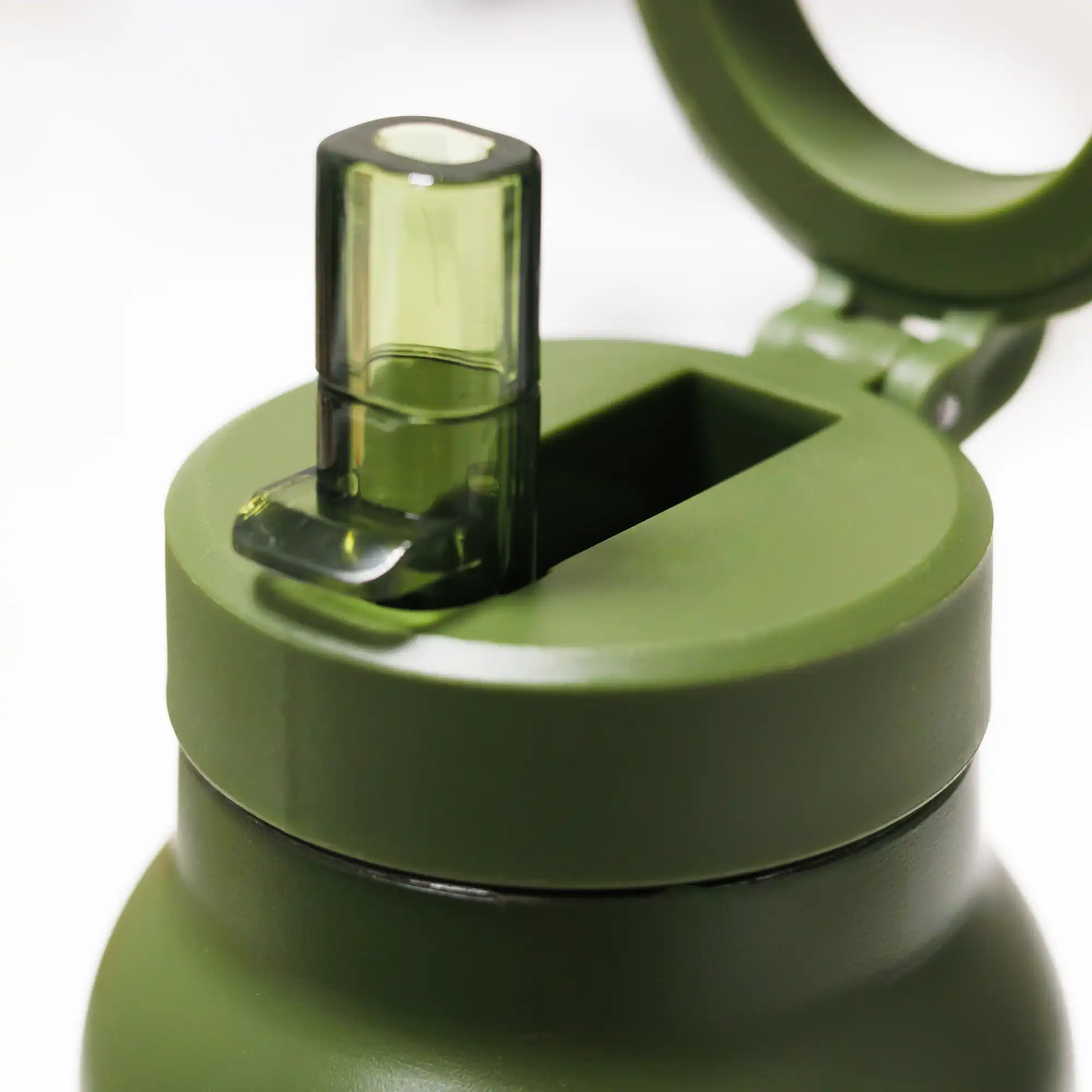 Magnetic Compatible Insulated Water Bottle – Green - Image 3